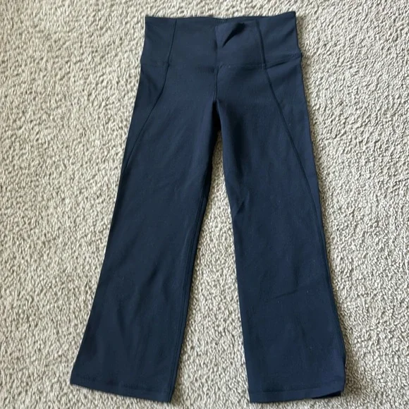 Lululemon Gather & Crow Crop - Picture 5 of 12